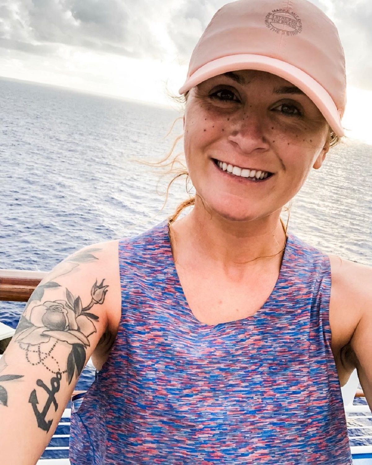 Дівчина хотіла тату веснянок, але все пішло не за планом: відео