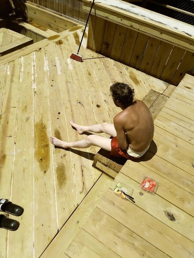 Користувачі мережі діляться смішними фото своєї невдалої засмаги: весела добірка - фото 421169