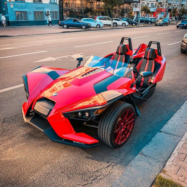 В Україні помітили потужний триколісний автомобіль: ефектні фото - фото 421265