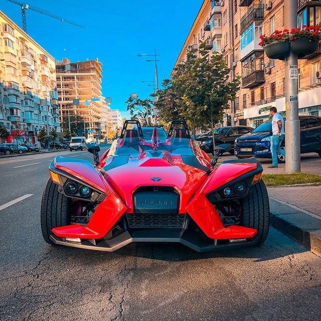 В Україні помітили потужний триколісний автомобіль: ефектні фото - фото 421266