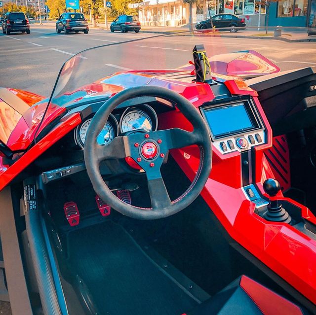 В Україні помітили потужний триколісний автомобіль: ефектні фото - фото 421267