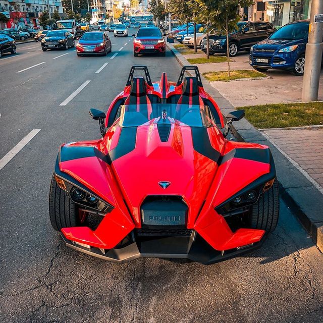 В Україні помітили потужний триколісний автомобіль: ефектні фото - фото 421268