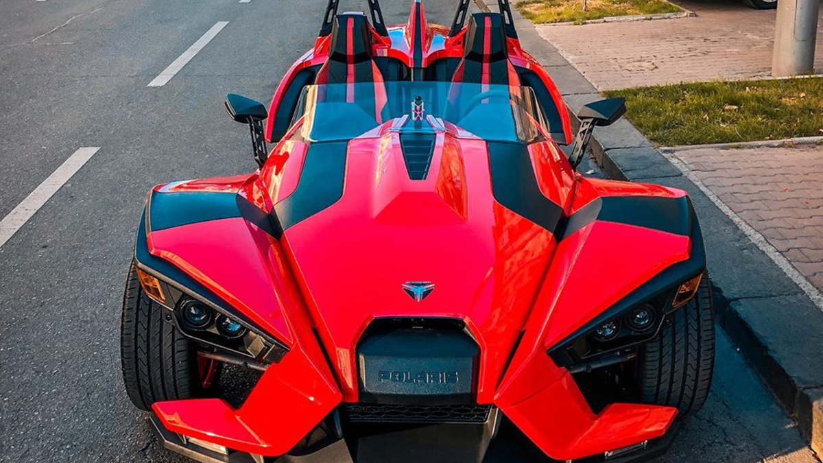 В Україні помітили потужний триколісний автомобіль: ефектні фото