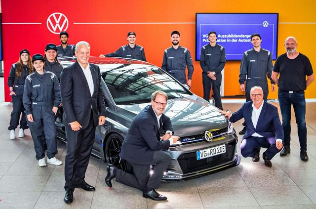 Стажери побудували 250-сильний Volkswagen Golf GTE: дивіться, що в них вийшло - фото 421404