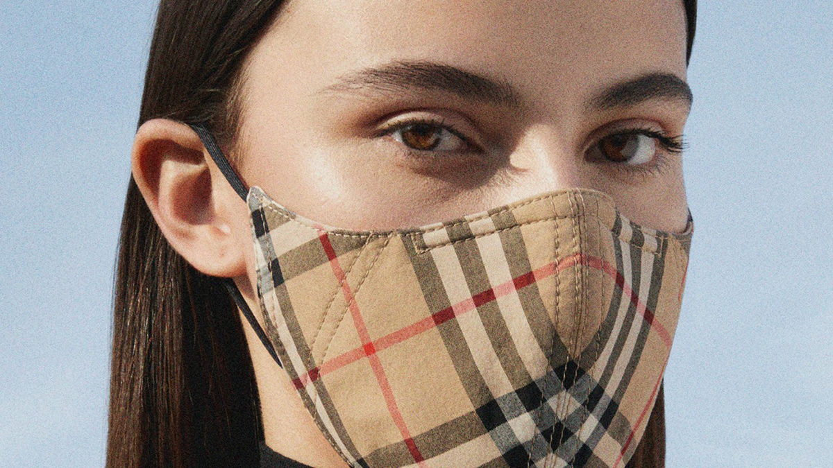 Burberry випустили захисні маски - фото 1