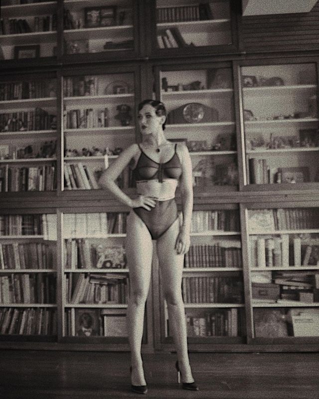 Даша Астаф'єва розбурхала шанувальників зухвалим образом в повністю прозорій білизні (18+) - фото 421545