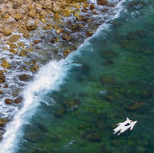 Дизайнер представила плавальний костюм для людей, які мають алергію на сонце - фото 421567