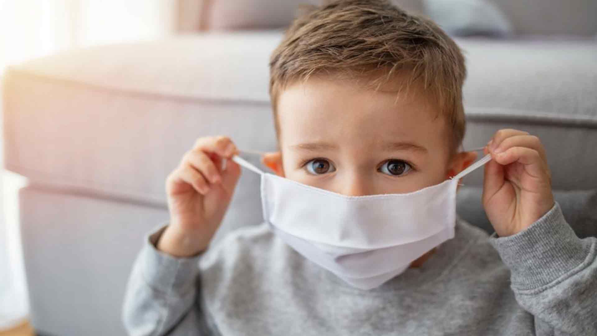 У ВООЗ розповіли, чи потрібно носити маски дітям