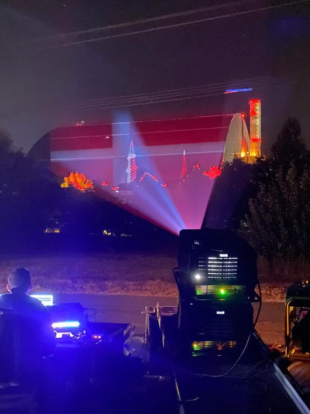 На арці ЧАЕС засяяв гігантський прапор України: фотофакт - фото 421620