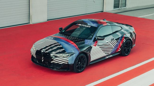 BMW показала нові M4 і M4 GT3 на фото - фото 421627