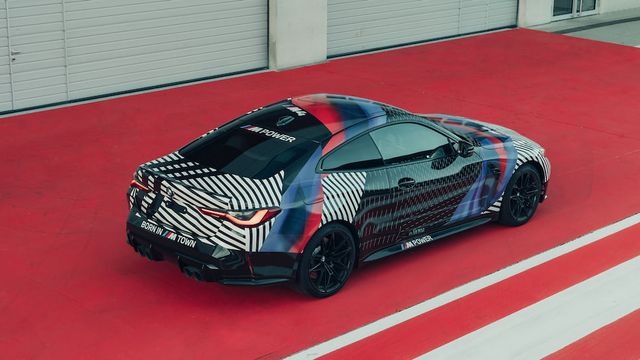 BMW показала нові M4 і M4 GT3 на фото - фото 421628