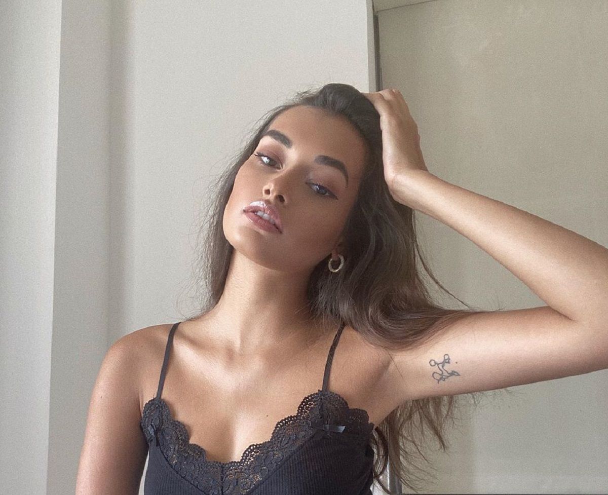 Жизель Олівейра ню - фото 1