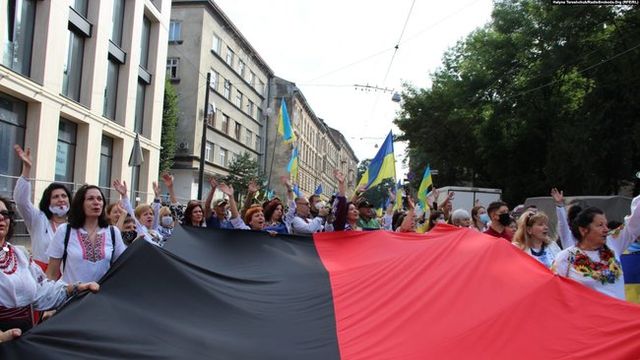 Хода на честь Дня Незалежності відбулася у містах України: фото - фото 421790