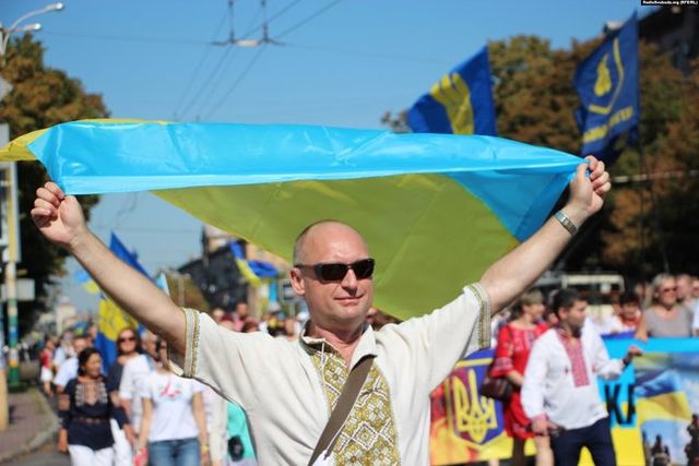 Хода на честь Дня Незалежності відбулася у містах України: фото - фото 421797