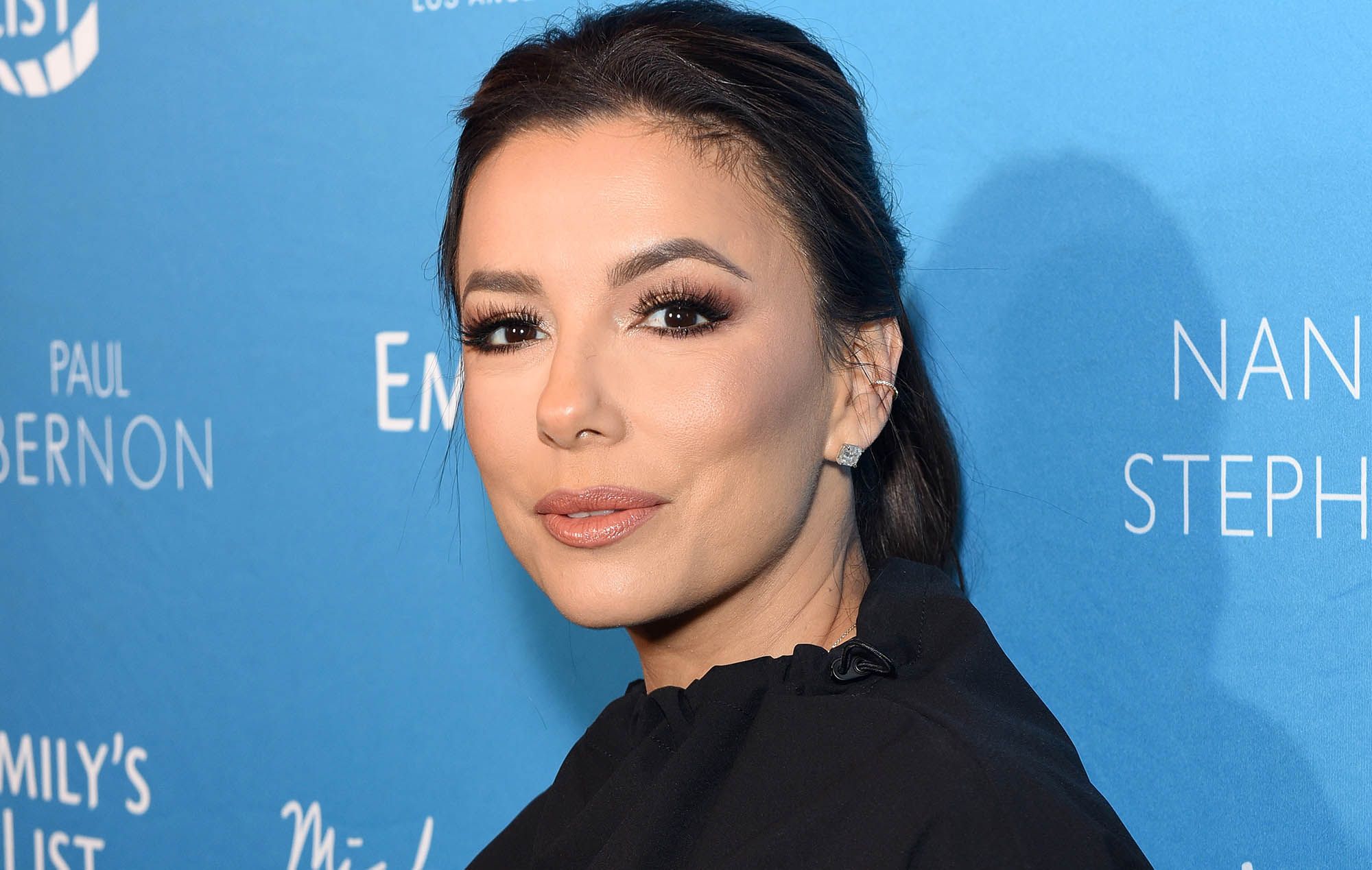 Єва Лонгорія у рожевому бікіні показала гнучкість свого тіла