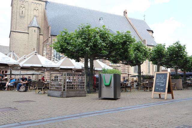 Нічого дивного: в Амстердамі просто з'явились громадські пісуари з клумбами коноплі - фото 421901