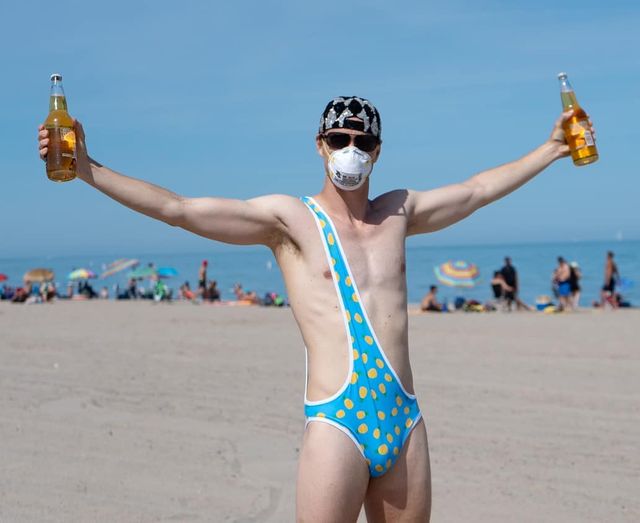 Двоє хлопців з Торонто створили бренд чоловічих бікіні: фото - фото 421944