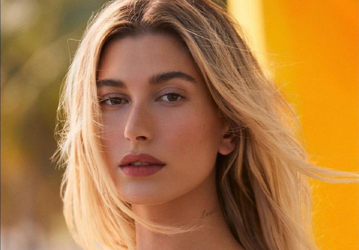 Хайлі Бібер без фотошопу - фото 1