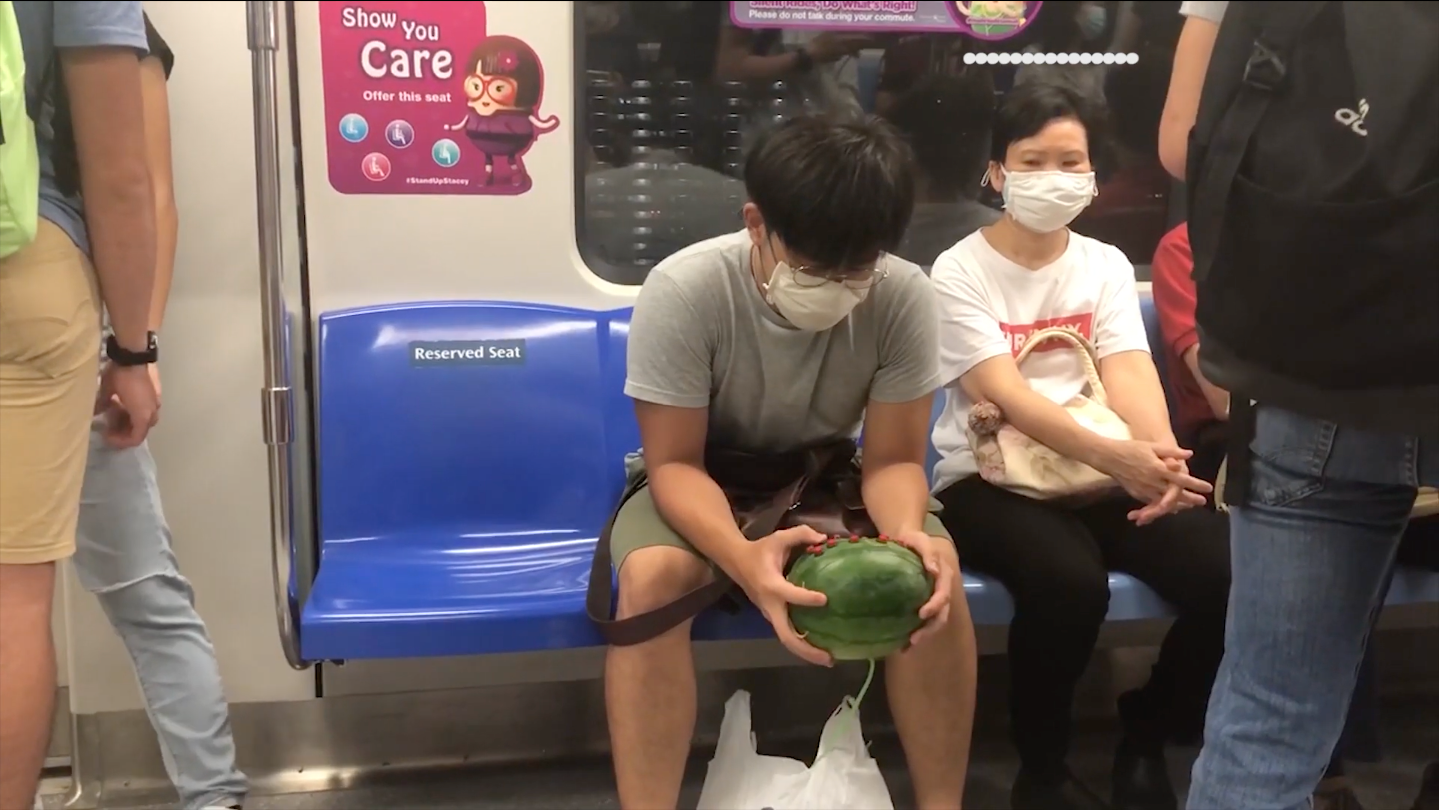 Краще б з'їв: ентузіаст зробив з кавуна ігрову приставку