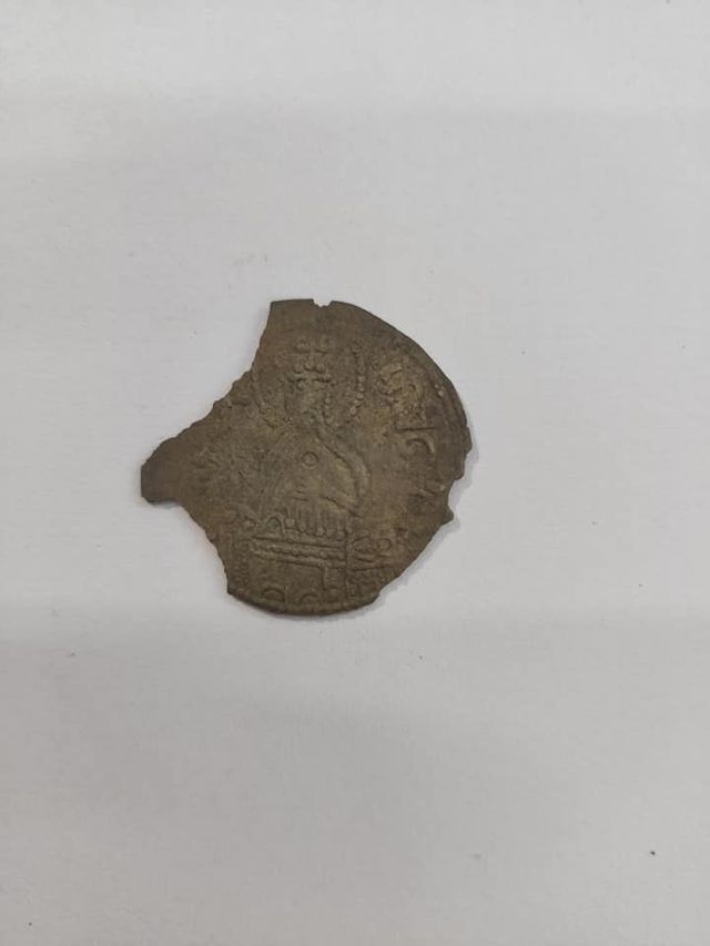 На Житомирщині знайшли скарб часів Київської Русі: фото монет, яким понад 1000 років - фото 422596
