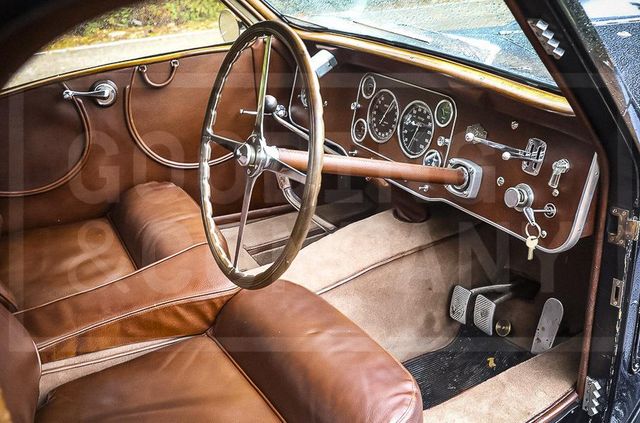 З молотка пустять 83-річний Bugatti з 220-сильним двигуном: його ціна космічна - фото 422626