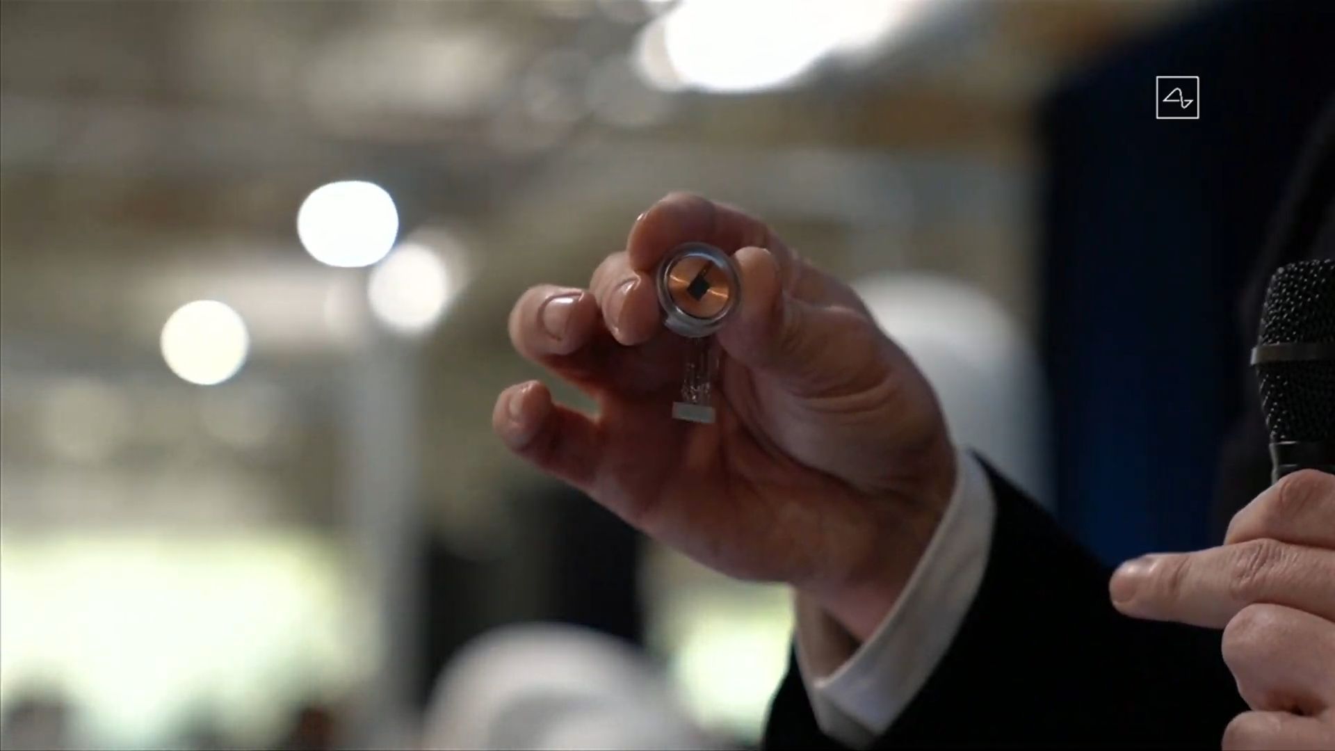 Імплант дозволить повернути людині втрачені відчуття - фото 1