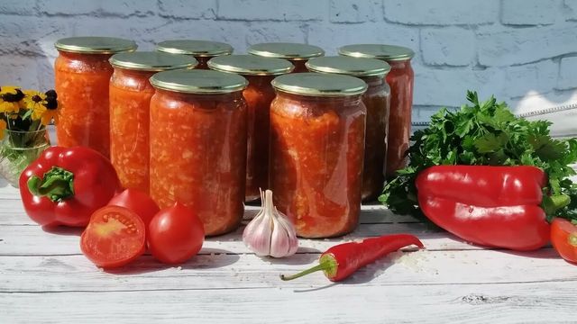 Євген Клопотенко розкрив секрети приготування гострої аджики на зиму - фото 422787