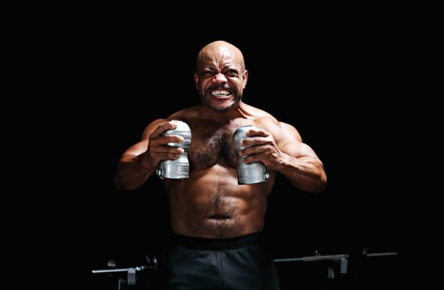 З'явився чоловічий мастурбатор, який можна використовувати й як гантелю - фото 422807