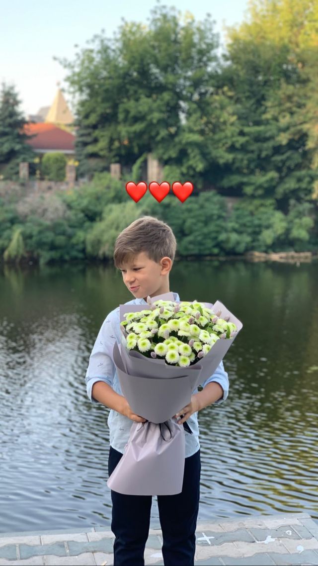 Остапчук веде дочку в перший клас, а Ivan NAVI згадує шкільні роки: зіркова фотодобірка - фото 423122