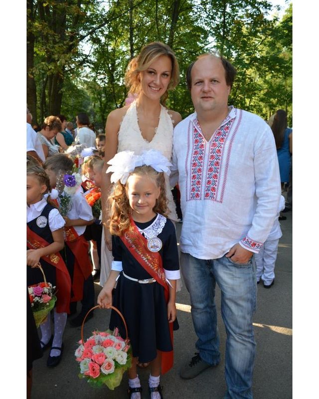 Остапчук веде дочку в перший клас, а Ivan NAVI згадує шкільні роки: зіркова фотодобірка - фото 423145