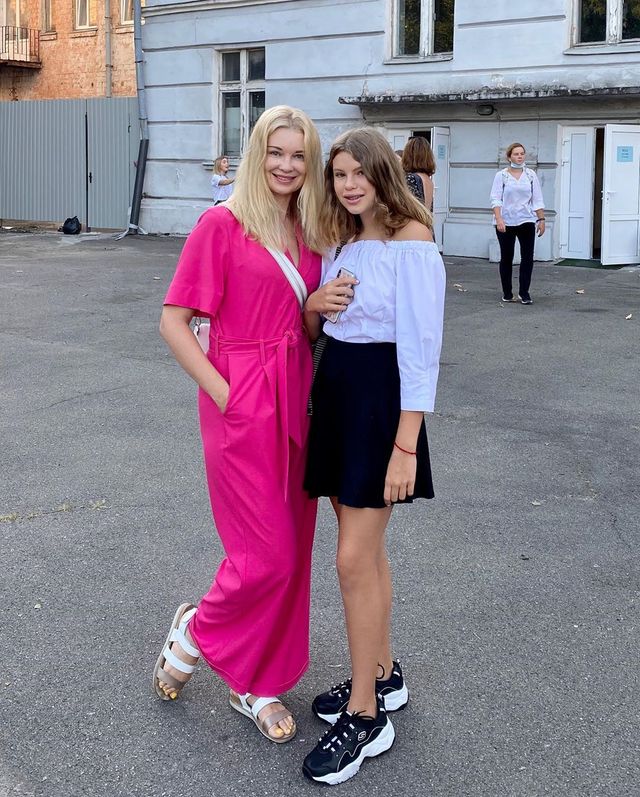 Остапчук веде дочку в перший клас, а Ivan NAVI згадує шкільні роки: зіркова фотодобірка - фото 423151