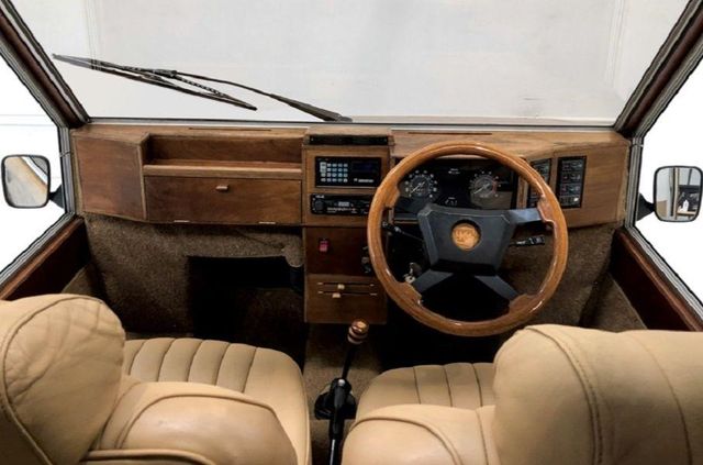 На торги виставлять рідкісний дерев'яний автомобіль від дизайнера Aston Martin - фото 423380