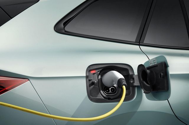 Skoda розсекретила свій перший електричний кросовер: його ціна вам сподобається - фото 423429