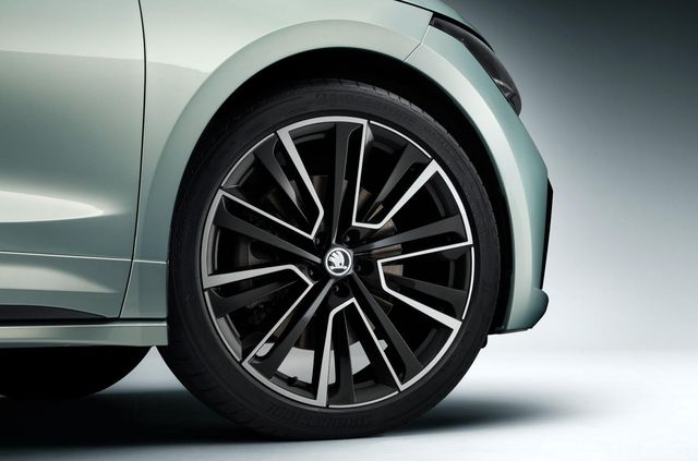 Skoda розсекретила свій перший електричний кросовер: його ціна вам сподобається - фото 423430