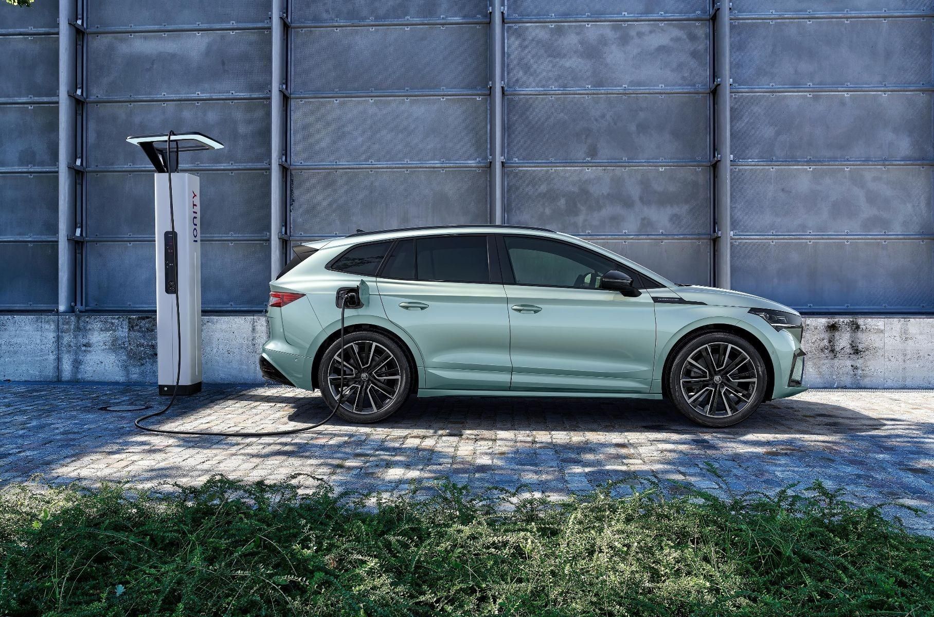 Електричний кросовер Skoda Enyaq здатний долати до 510 км на одному заряді - фото 1