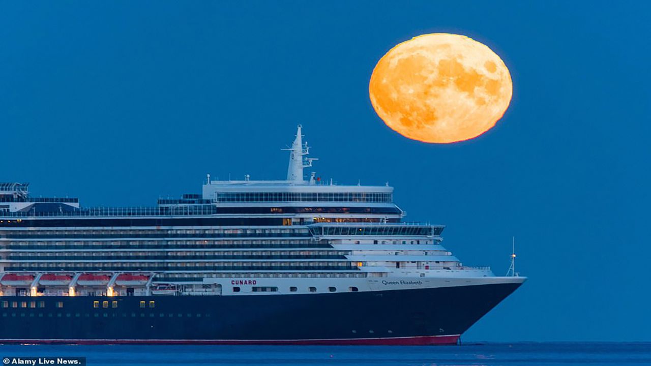 Незвичайний місяць - фото 1