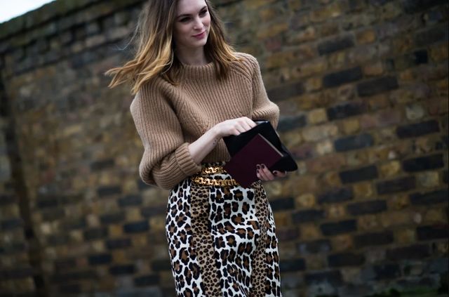 Як носити светр і джинси цієї осені: найкращі образи - фото 423568