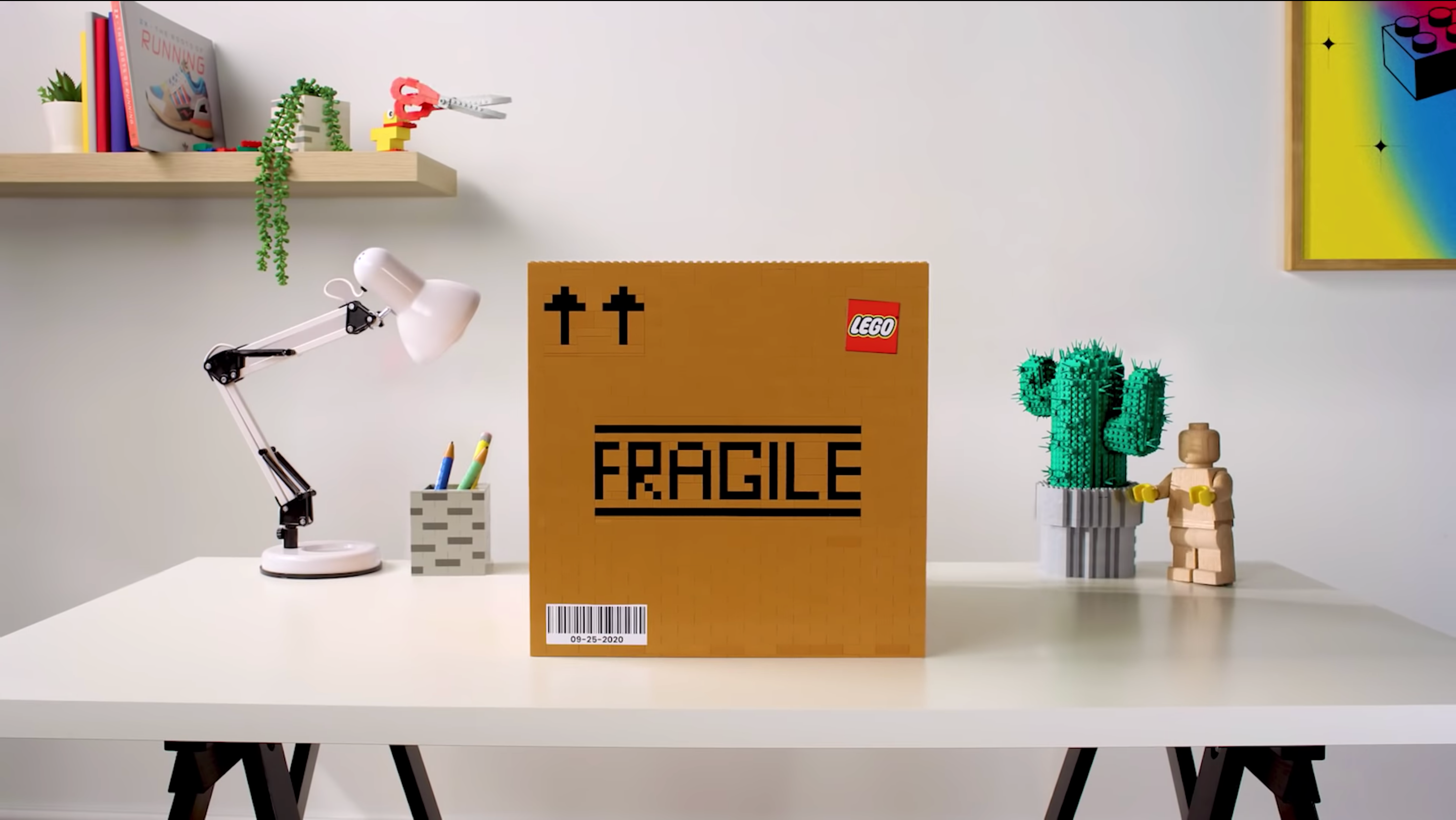 У ролику показали яскраві кросівки adidas ZX 8000 - фото 1