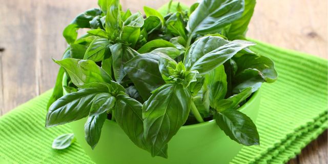 5 продуктів, які прибирають неприємний запах з рота - фото 423652