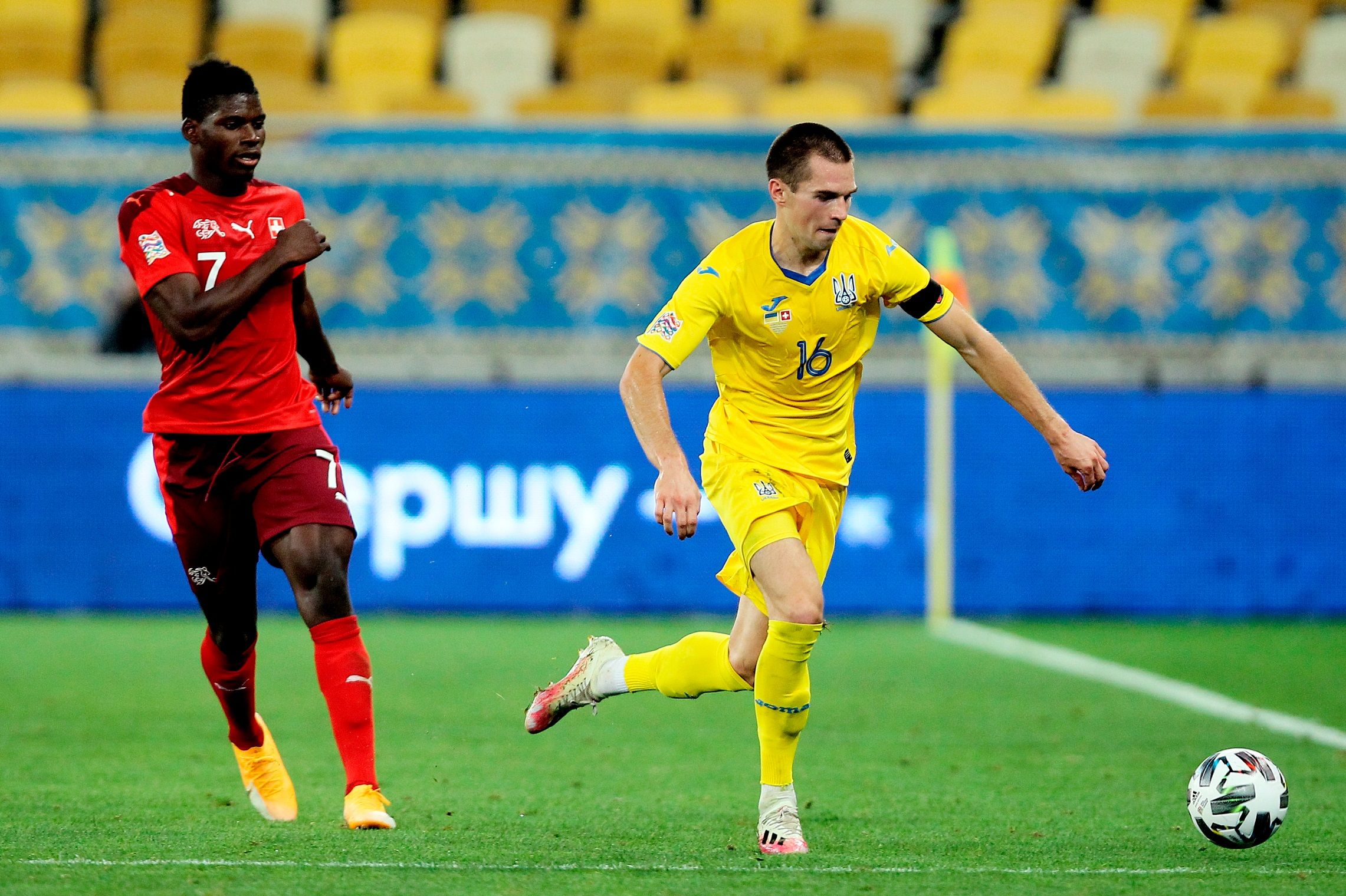 Богдан Михайличенко дебютував у матчі проти Швейцарії - фото 1