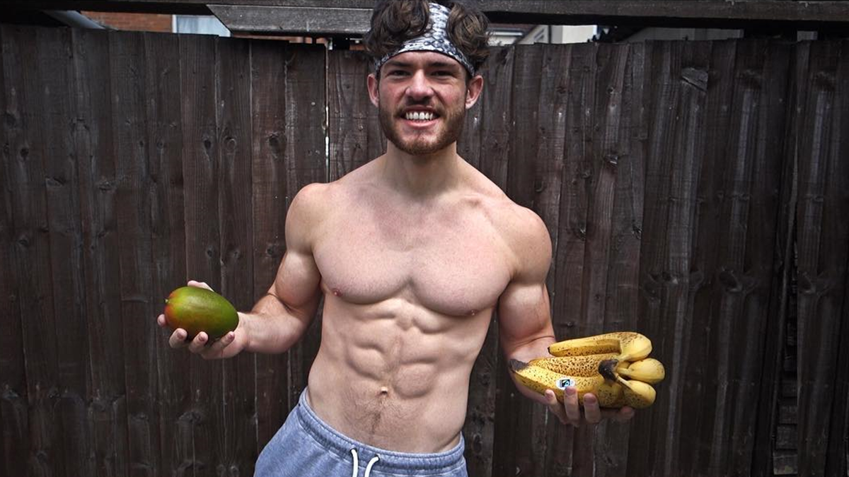 Хлопець-веган показав, як змінилося його тіло за чотири роки: ефектні кадри