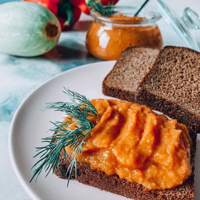 Кабачкова ікра на зиму: рецепти консервації в домашніх умовах - фото 423795