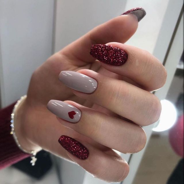 Манікюр на осінь 2025: модні ідеї дизайну на короткі і довгі нігті - фото 423815