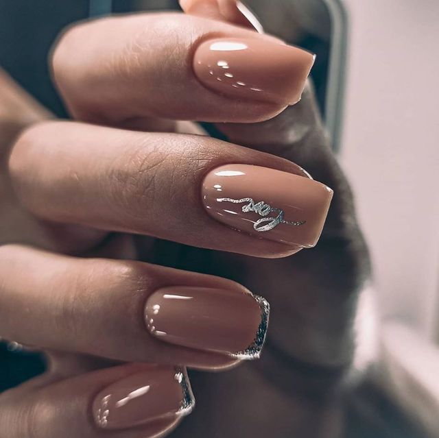 Манікюр на осінь 2025: модні ідеї дизайну на короткі і довгі нігті - фото 423816