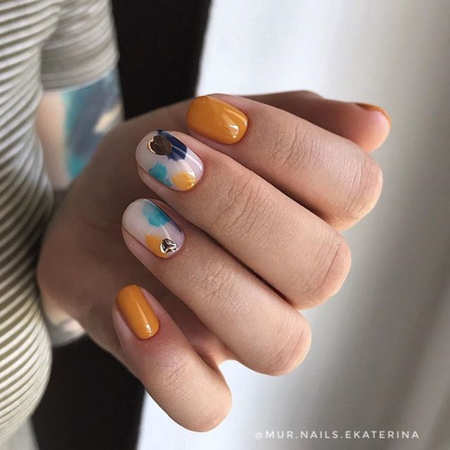 Манікюр на осінь 2025: модні ідеї дизайну на короткі і довгі нігті - фото 423824