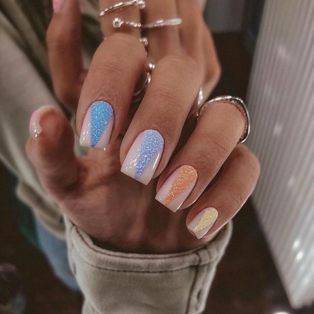 Манікюр на осінь 2025: модні ідеї дизайну на короткі і довгі нігті - фото 423827