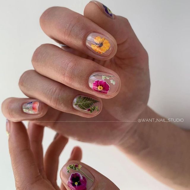 Манікюр на осінь 2025: модні ідеї дизайну на короткі і довгі нігті - фото 423830