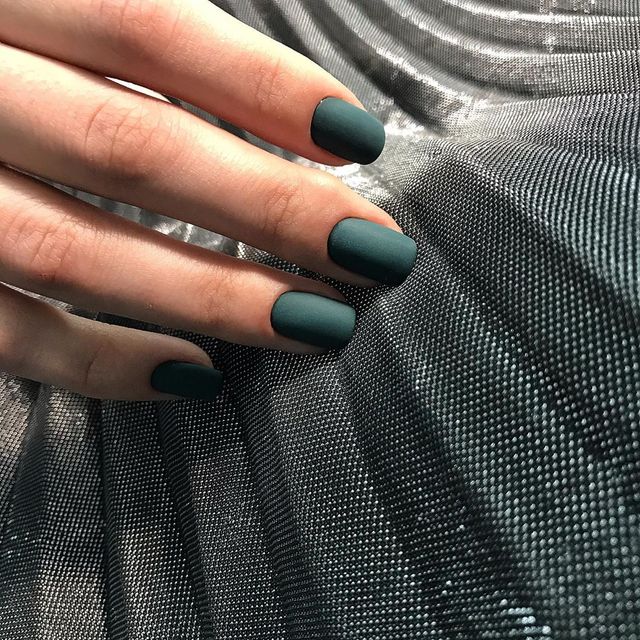 Манікюр на осінь 2025: модні ідеї дизайну на короткі і довгі нігті - фото 423834