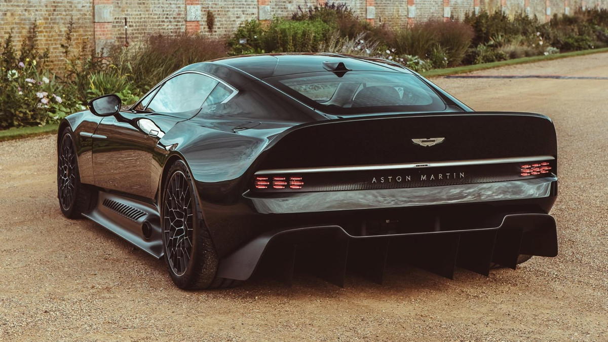 Aston Martin Victor - фото 1