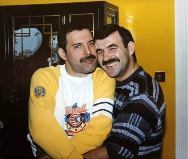 День народження Фредді Мерк'юрі: рідкісні кадри з життя легендарного музиканта - фото 423961